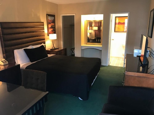 Discovery Inn image 9