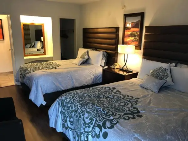 Discovery Inn 10