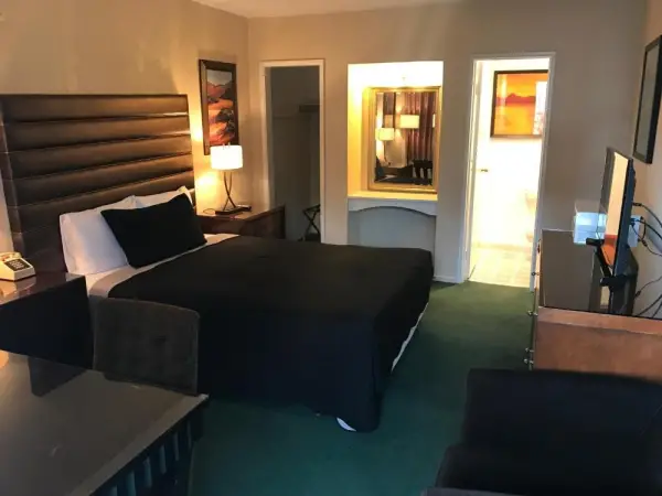 Discovery Inn 9